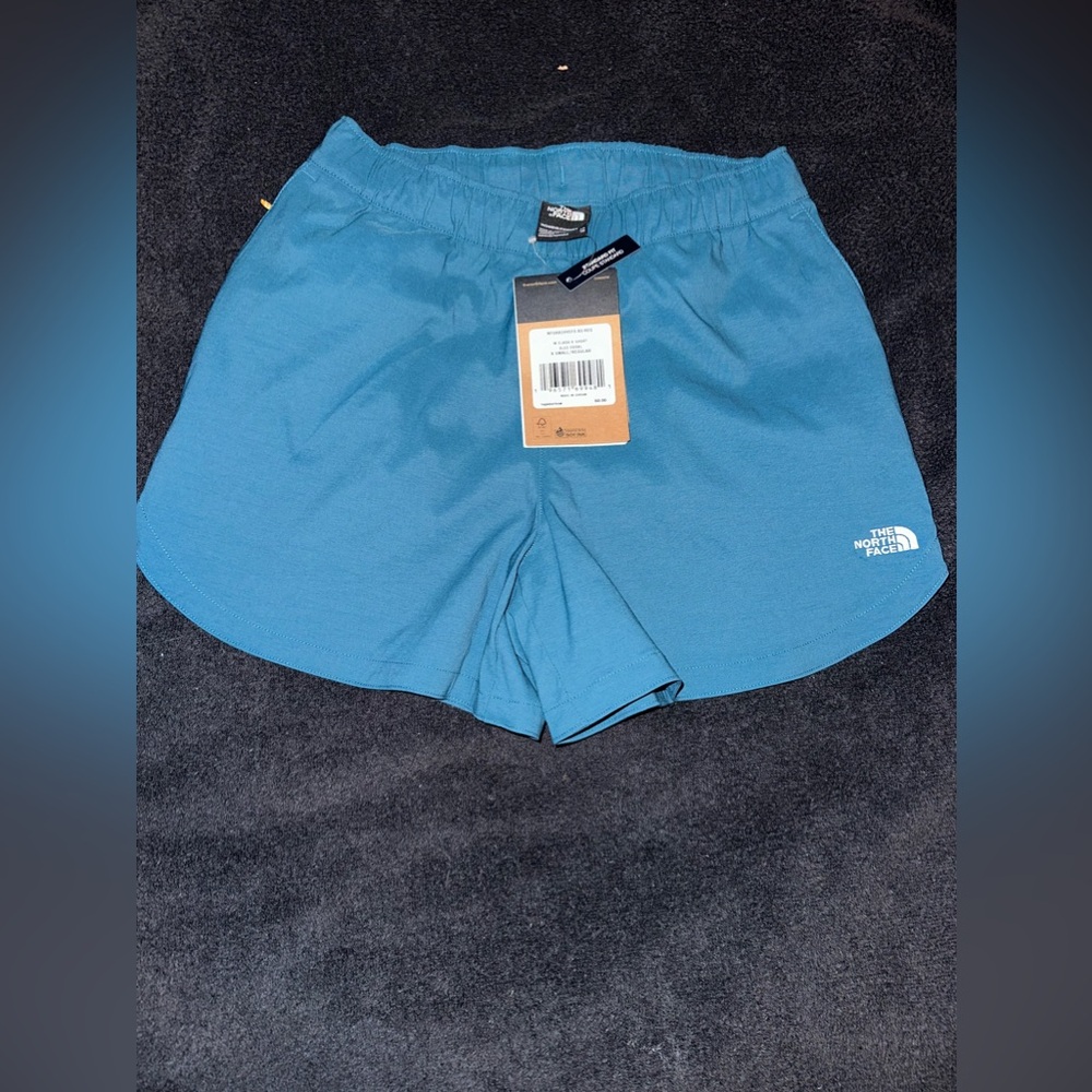 The Nortth Face shorts NWT XS retail 60$